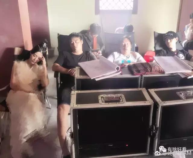 拍戏40度高温穿厚衣服,横店40度拍戏现场