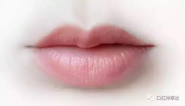 唇色深厚唇适合什么色的口红,唇色深素颜口红不沾杯推荐