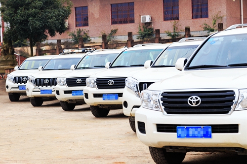 拉萨川藏线包车旅游攻略价格,到拉萨包车旅游攻略大概要多少钱