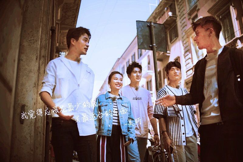 赵丽颖与吴昕,吴昕徐海乔一起去做客