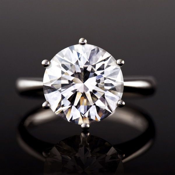 品牌钻石戒指十大排行榜,订婚钻石戒指一般多少钱合适