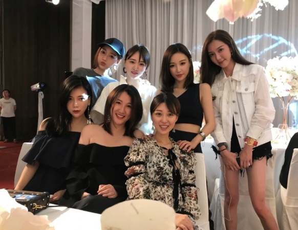 网红和富二代男孩结婚,网红雪梨和王思聪