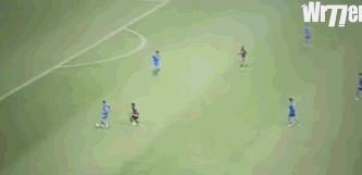 GIF-他空门竟然踢成这样？托妞看了会沉默，罗比看了会流泪！