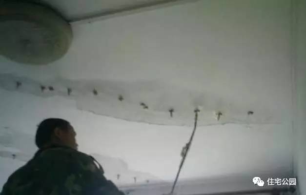 屋顶漏水有没有简单的修补方法,屋顶漏水最新修补方法