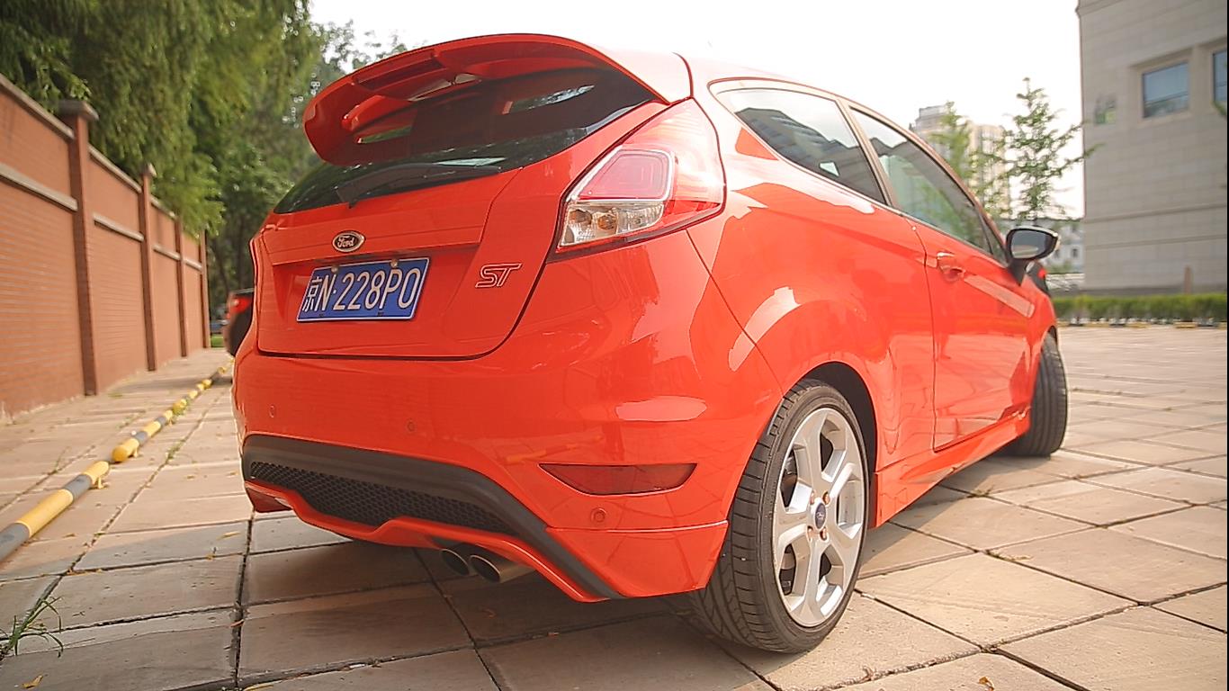 MT、布座椅、没加热、天窗、导航，偏执的选择——嘉年华ST！