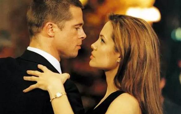 从电影到生活，荧幕情侣假戏真做、他们的定情之作在这里！