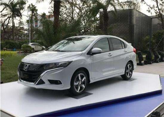 本田竞瑞17年6万公里能卖多少钱,本田竞瑞油耗8个算高吗