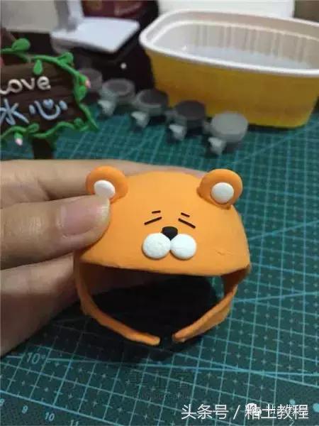 有个整天满地打滚胡吃海塞的小女孩，却人人都喜爱，彩泥手工干物妹小埋教你开心捏起来