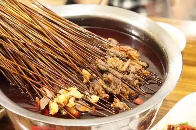 成都爆火串串香,成都冒椒火辣有几个店