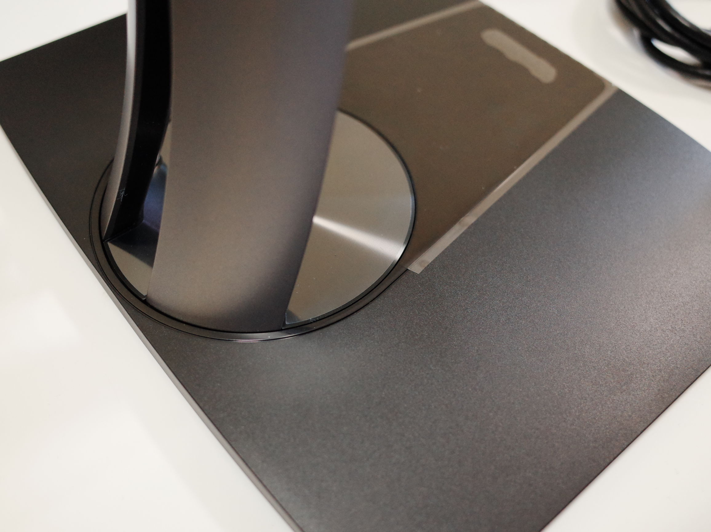 当笔记本*党**一直以为mac就是机制的时候，一定是忽略了显示器还有这样一种打开方式，外挂显示器的完整体验