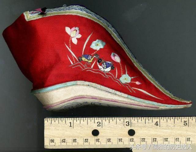 古代的缠足对女性的摧残有多大?为何古代男人们喜欢‘三寸金莲’