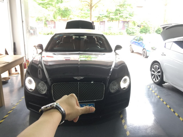 12款宾利欧陆音响改造,街拍新款宾利欧陆音响