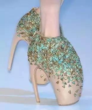 ysl爆款高跟鞋,ysl高跟鞋奇葩