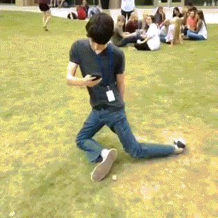 初春时节，西伯利亚寒气袭人，a国间谍史密夫执行任务时，失手被擒，其后被关在高原上的木屋内