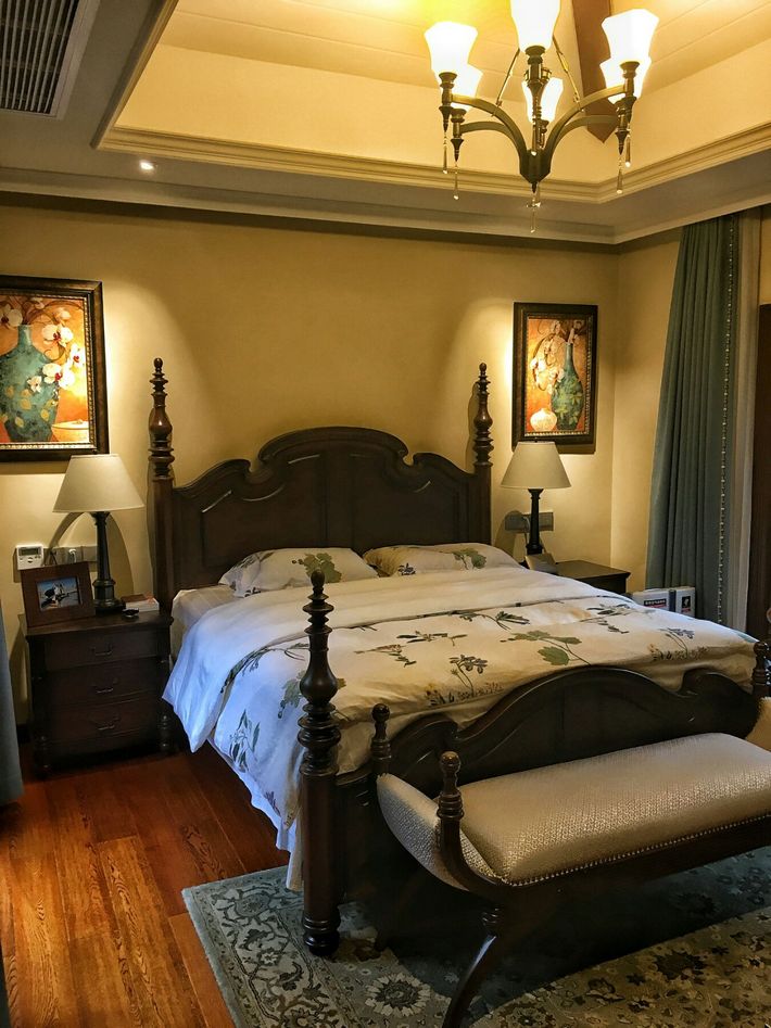 旋转楼梯别墅中空客厅新中式,旋转阳台沙发轻奢