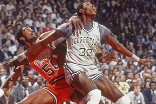 詹姆斯各数据碾压乔丹,说詹姆斯是大猩猩的主播是谁