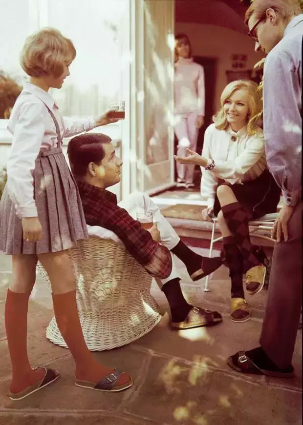 夏天最适合穿的拖鞋男,直男青年鞋子穿搭