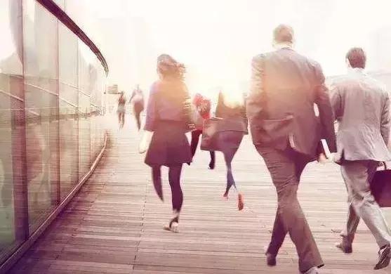 男性压力过大会生什么病,男人压力大得了心理疾病