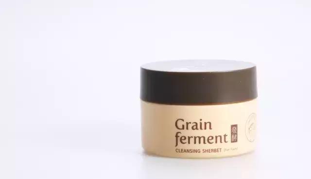 卸妆油卸妆膏卸妆水哪个不伤皮肤,卸妆油卸妆膏哪个用得慢