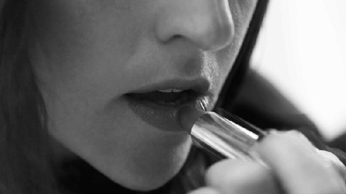 皮肤松弛多可怕,23岁皮肤松弛的原因和改善方法