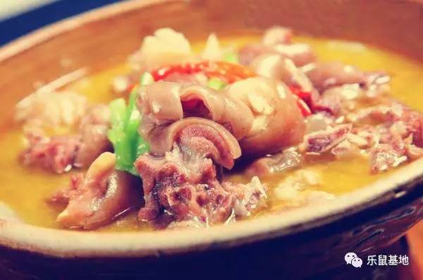 尽管经历了千百年,但你依然不能抵挡砂锅的醇香诱惑