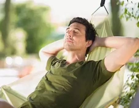 男性压力过大会生什么病,男人压力大得了心理疾病