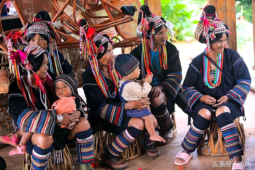 终年生活在高山密林之中的一个神秘的部族，孟连阿卡人！