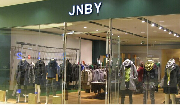 中国服装品牌出海,中国传统服饰走出国门