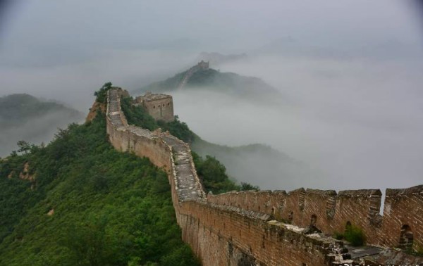 自带仙气效果，如临仙境奇缘，你见过这么高颜值的万里长城吗？