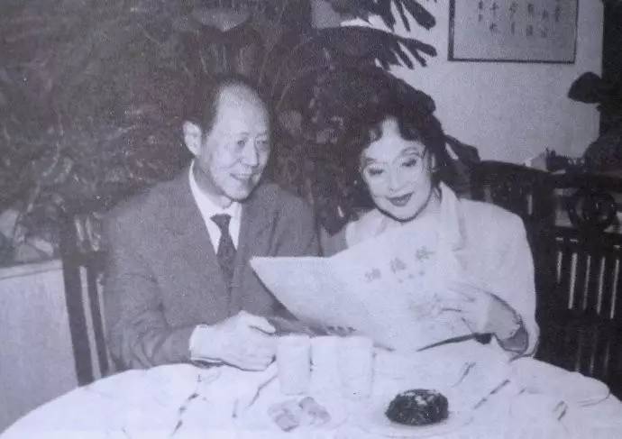 她是绝代美人,从影40余年演绎50多个形象,一生却只爱一个人