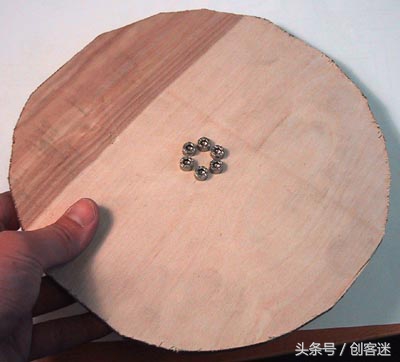 小伙自己动手做迷你电动四轮车,四轮电动小车简易制作