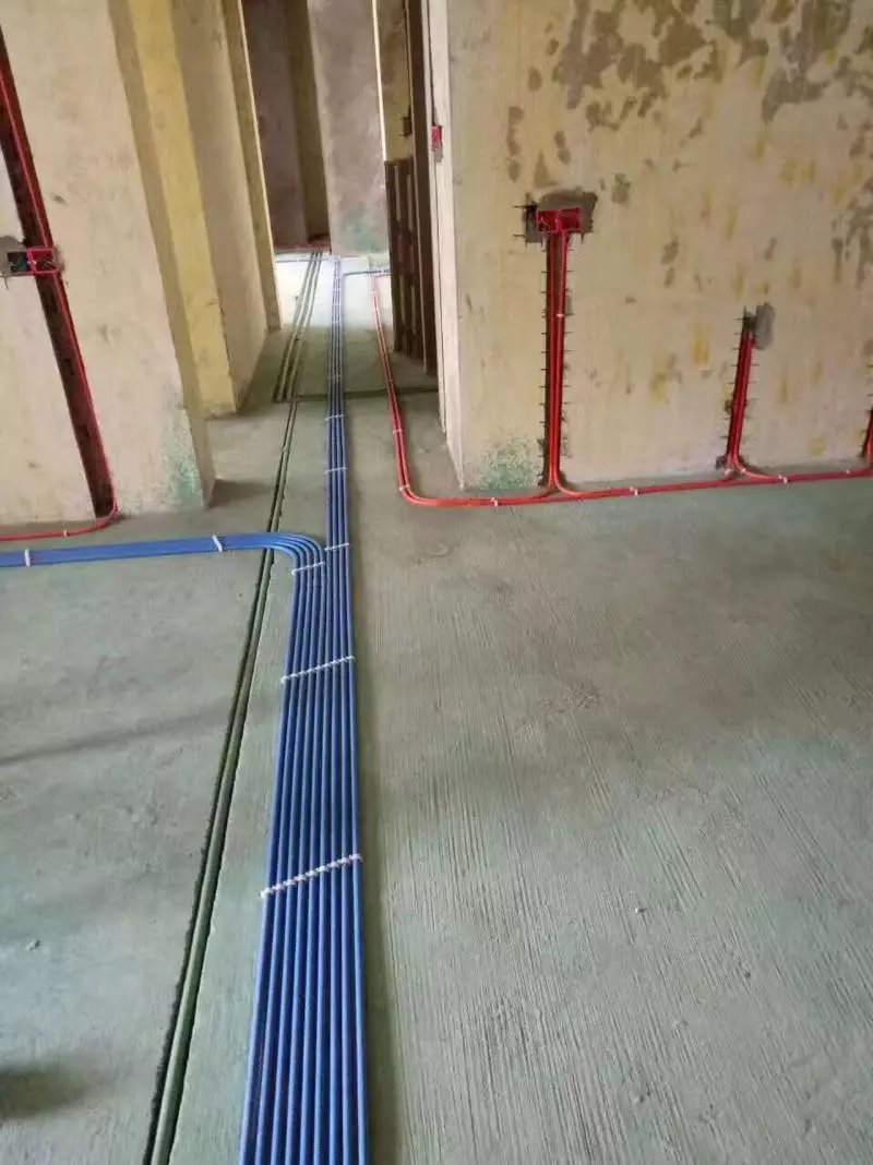 没住2年就爆水管漏电？别被黑心水电工骗了！教你一招安心住一世