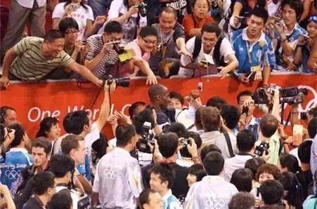 韦德回忆科比在中国的影响力,08年韦德科比对比