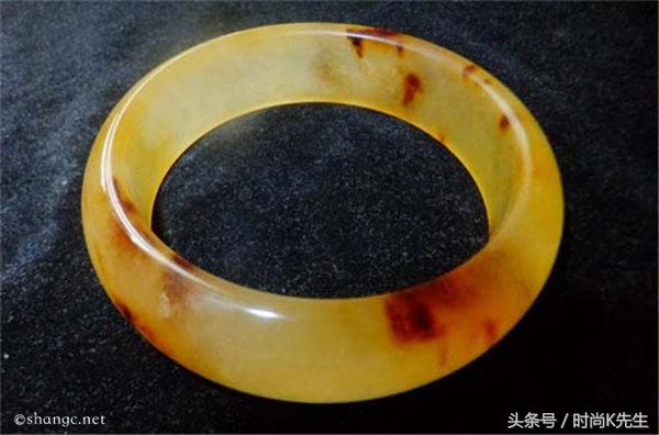 戴玉手镯有镇静安神的作用,有助于安神的玉手镯