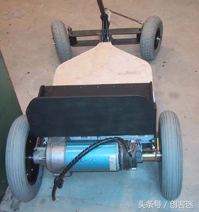 小伙自己动手做迷你电动四轮车,四轮电动小车简易制作