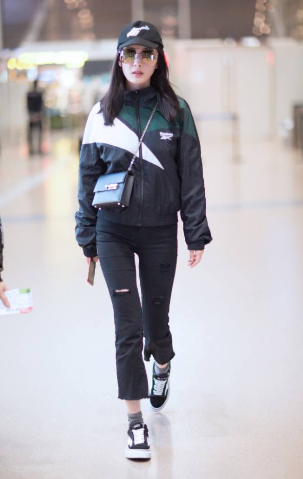 杨幂，金小妹都爱的“假VANS”，为何却有八倍价钱差距？