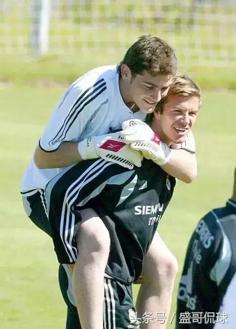 盘点足坛球星那些暖心瞬间,足坛球星经典回顾