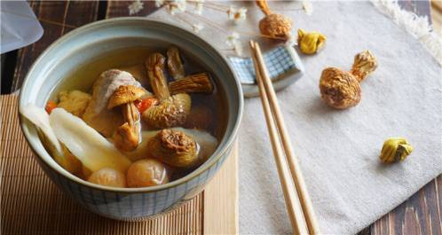 坐月子越喝水越口渴,月子宝妈一直很口渴是怎么了