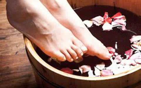 脚气最佳偏方一招解决,脚气小偏方藿香正气水能治脚气吗