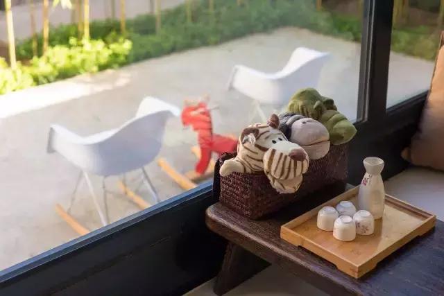 “麻麻,那是什么花?”“麻麻花呀!”