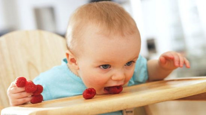 婴儿被异物卡住喉咙急救,小孩喉咙卡异物急救视频