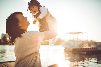 喝红酒对颈椎有好处吗,喝了红酒吃了治疗颈椎的药