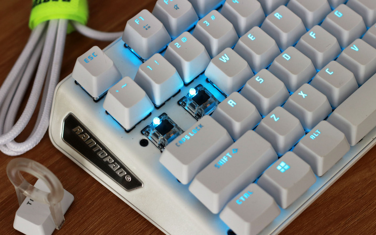 镭拓mxx机械键盘拆解,手感好炫酷的键盘