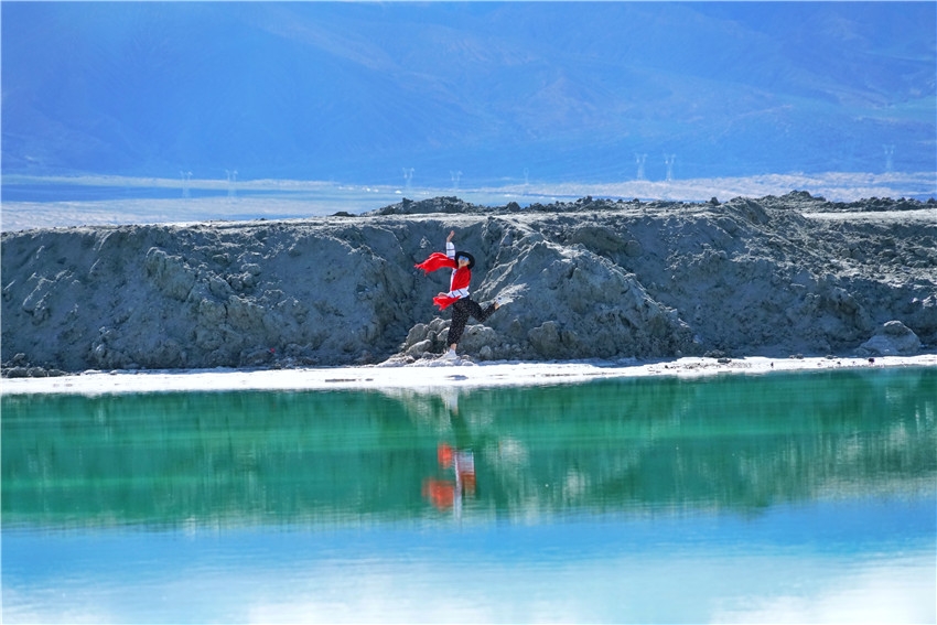 大柴旦翡翠湖美的像仙境,美丽的大柴旦翡翠湖宛如仙境
