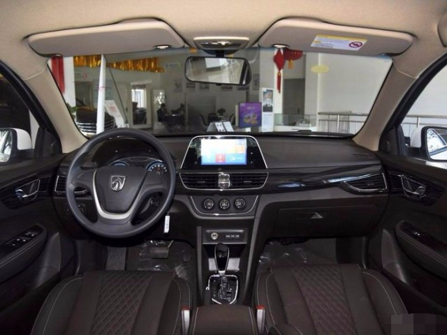 8万预算长安车和哈弗车哪个好,8万预算买小汽车还是suv好