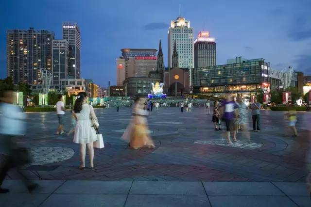 宁波中心地标天一广场15岁啦,哪张照片勾起你的回忆?