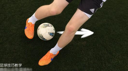 足球克鲁伊夫教学视频,足球克鲁伊夫转身动作