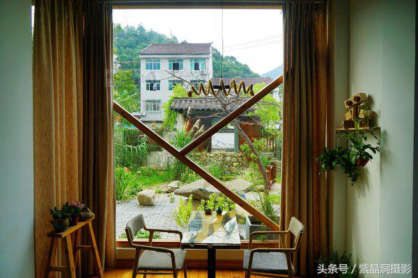 我们是谁？游客！我们做啥？木工！怎么做？打酱油！