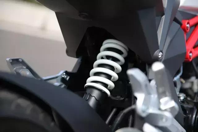 小幽灵ad125摩托评测,小幽灵ad125摩托车