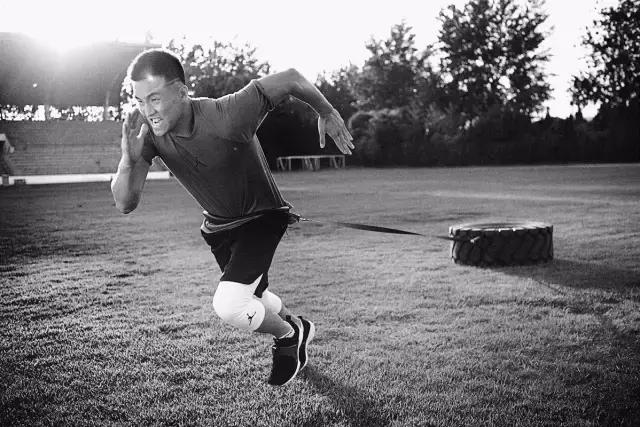 郭艾伦上脚新配色总决赛aj37,为什么郭艾伦签约airjordan